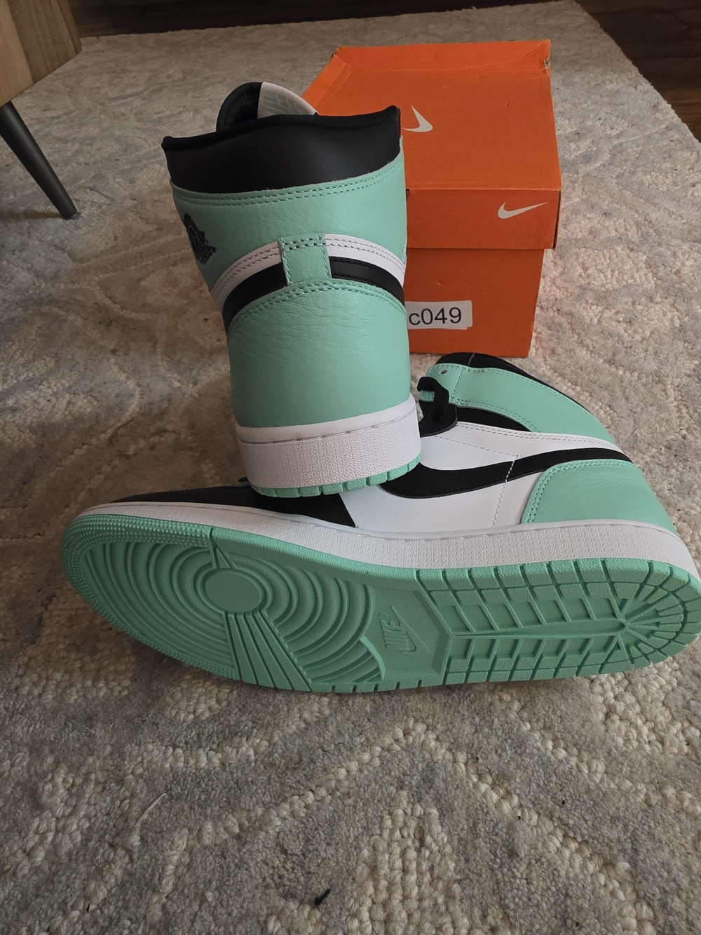 Nike Air Jordan 1 Retro High OG Green Glow Black White Size 12 Men’s NEW IN BOX - Picture 4 of 7